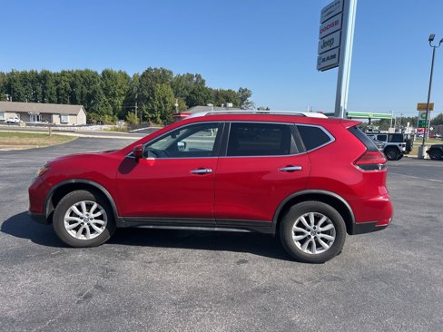 Used 2017 Nissan Rogue SV image 4