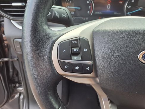 Used 2022 Ford Explorer XLT image 30
