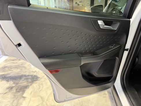 Used 2020 Ford Escape SE image 36