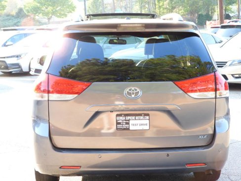 Used 2014 Toyota Sienna XLE image 15