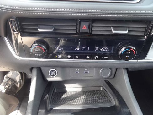 Used 2021 Nissan Rogue SV image 19