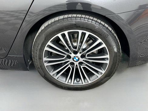Used 2019 BMW 530e xDrive w/ Executive Package image 31