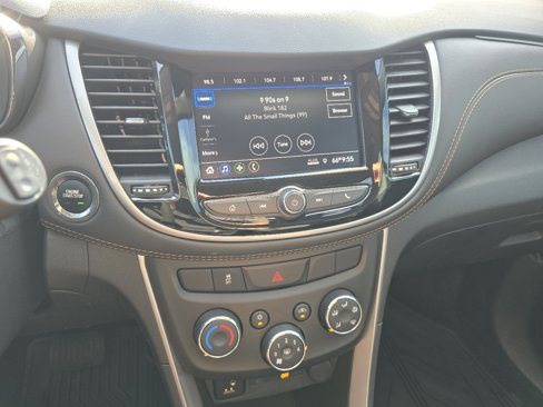 Certified 2022 Chevrolet Trax LT w/ LT Convenience Package image 31