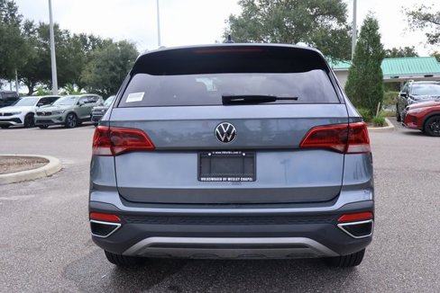 Certified 2022 Volkswagen Taos SE image 6