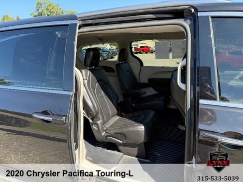 Used 2020 Chrysler Pacifica Touring-L image 44