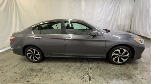 Used 2017 Honda Accord EX-L image 9
