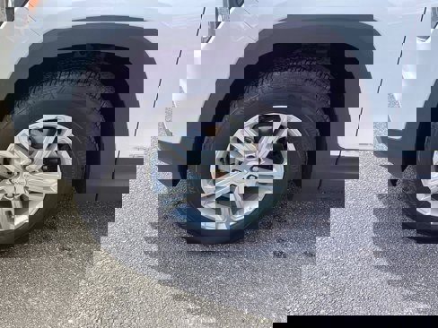 Used 2023 GMC Terrain SLE w/ Driver Convenience Package image 9