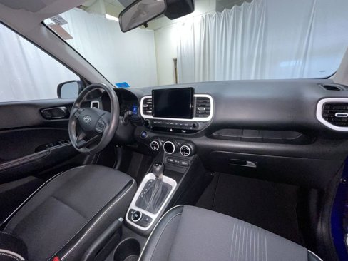 Used 2022 Hyundai Venue Limited image 7