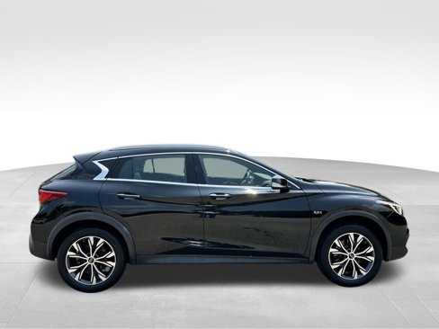 Used 2017 INFINITI QX30 Premium w/ Navigation Package image 9