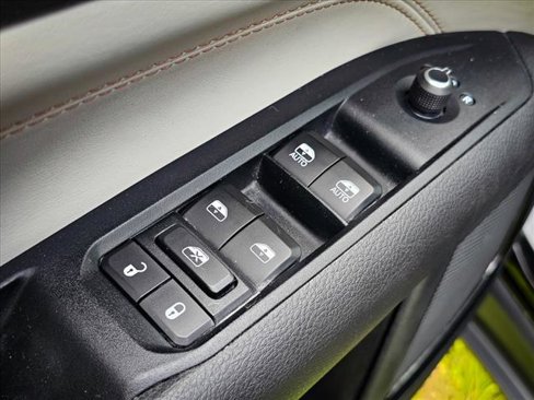 Used 2022 Jeep Compass Limited image 12
