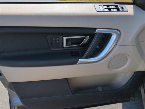 Used 2017 Land Rover Discovery Sport HSE image 19