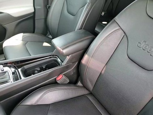 Used 2022 Jeep Compass Limited image 19