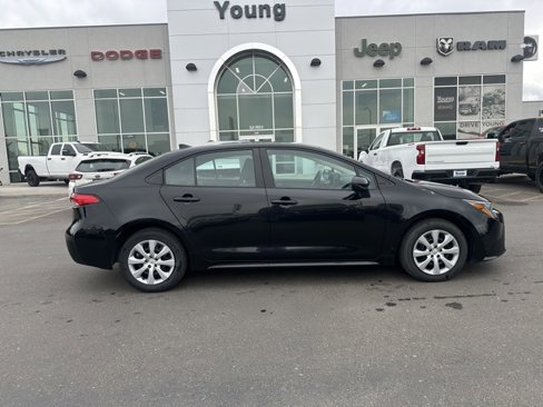 Used 2023 Toyota Corolla LE image 2