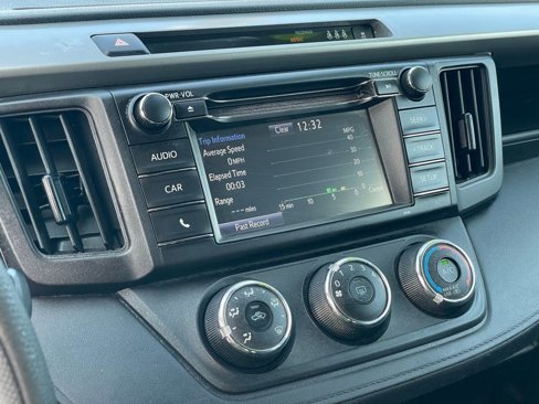 Used 2018 Toyota RAV4 LE image 18