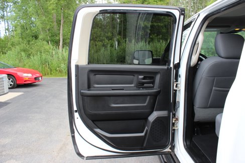 Used 2013 RAM 2500 Tradesman w/ Chrome Appearance Group image 29