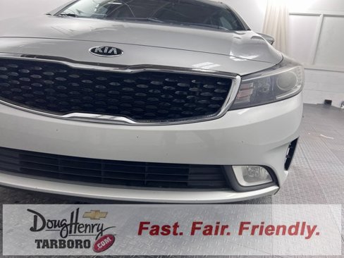Used 2018 Kia Forte EX image 12