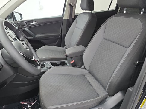 Used 2018 Volkswagen Tiguan S image 14