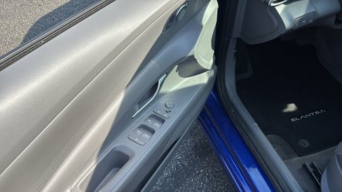 Used 2023 Hyundai Elantra SEL image 14