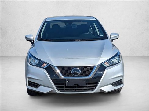 Used 2021 Nissan Versa SV image 2