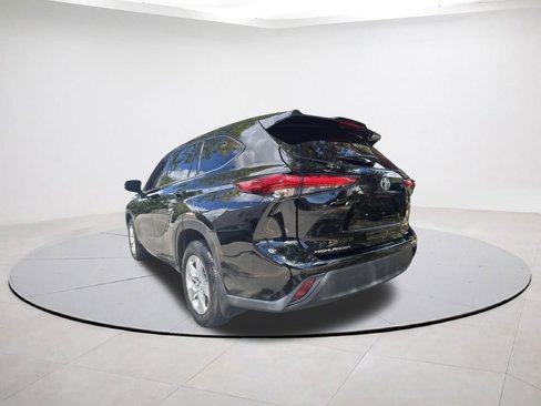 Used 2021 Toyota Highlander L image 5