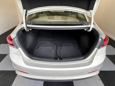 Used 2017 Hyundai Elantra SE image 25
