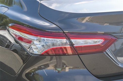 Used 2018 Toyota Camry XLE image 8