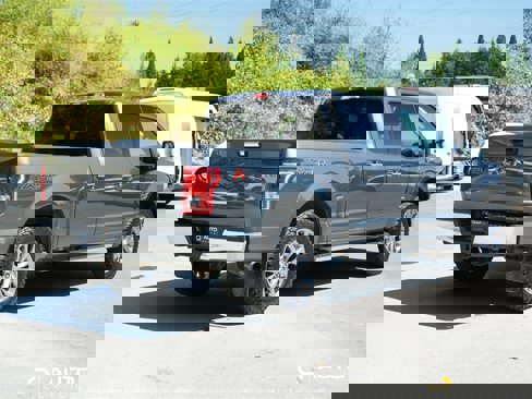 Used 2016 Ford F150 XLT image 4