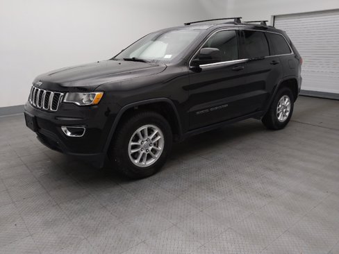 Used 2020 Jeep Grand Cherokee Laredo image 2
