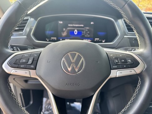 Certified 2022 Volkswagen Tiguan SE image 22
