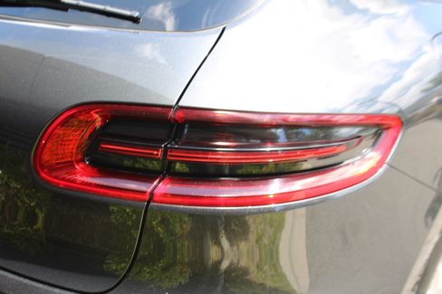 Certified 2018 Porsche Macan image 8