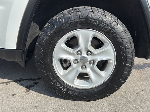 Used 2015 Jeep Grand Cherokee Laredo w/ Quick Order Package 23E image 10