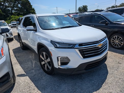 Used 2022 Chevrolet Traverse LT w/ LT Premium Package image 2