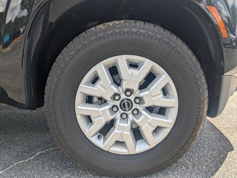 Used 2022 Nissan Frontier SV image 11