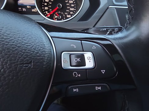 Used 2018 Volkswagen Tiguan SEL image 59