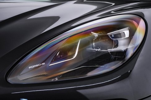 Certified 2021 Porsche Macan image 7