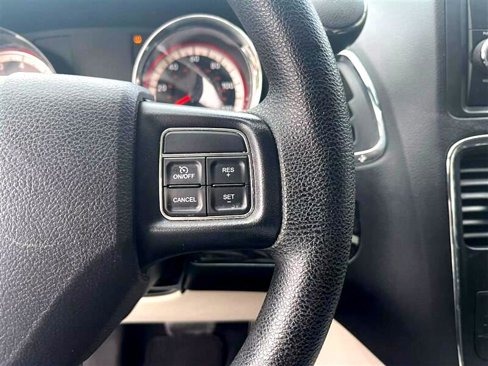 Used 2016 Dodge Grand Caravan SXT image 13