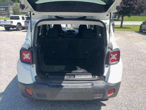 Certified 2022 Jeep Renegade Latitude w/ Convenience Group image 19