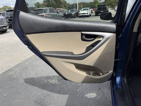 Used 2015 Hyundai Elantra SE image 14
