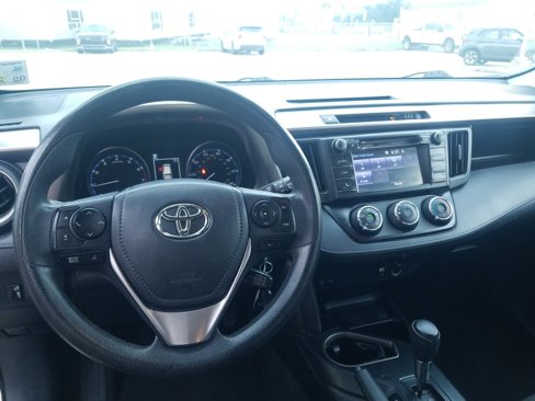 Used 2017 Toyota RAV4 LE image 18
