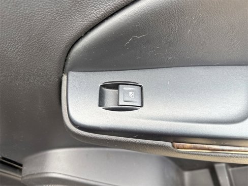 Used 2015 Chevrolet Suburban LT image 33