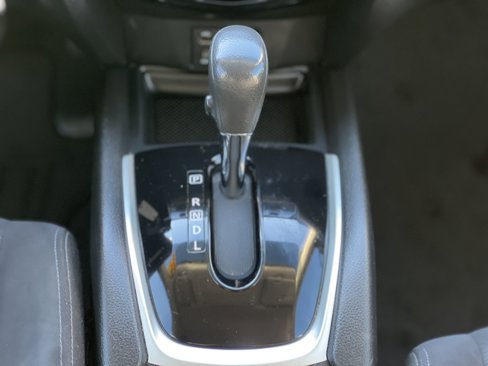 Used 2016 Nissan Rogue S image 9