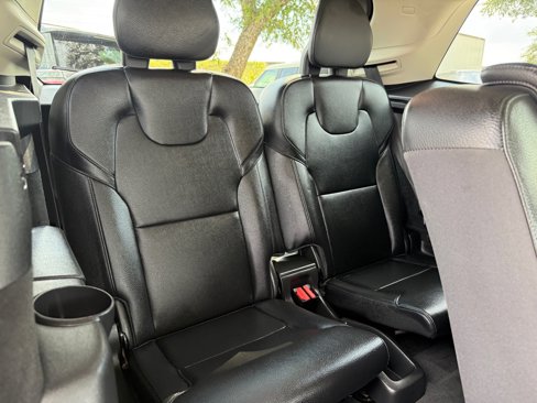Used 2018 Volvo XC90 T5 Momentum w/ Convenience Package image 18