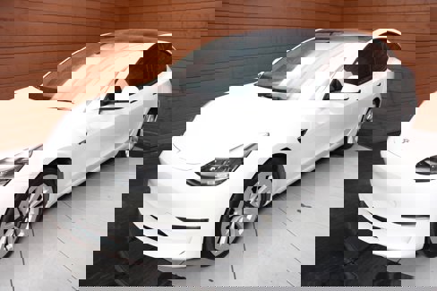 Used 2022 Tesla Model 3 Standard Range image 3