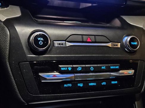 Used 2020 Ford Explorer XLT w/ Equipment Group 202A image 11
