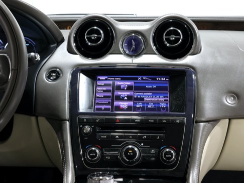 Used 2013 Jaguar XJ image 52