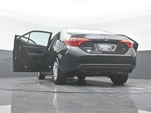 Used 2019 Toyota Corolla LE image 30
