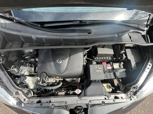 Used 2018 Toyota Sienna XLE image 51