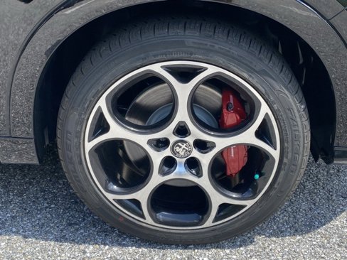 New 2025 Alfa Romeo Tonale w/ Premium Package image 12