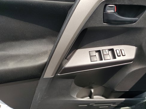 Used 2018 Toyota RAV4 LE image 16