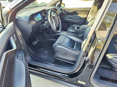 Used 2018 Tesla Model X 75D image 5
